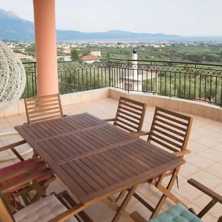 Lovely 3-bedroom Unit With Alluring Views Apartment Kalamata
