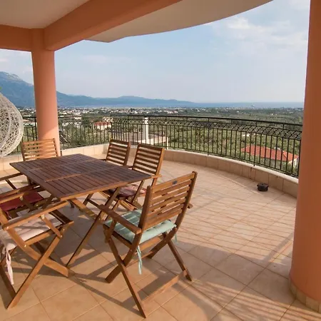 Lovely 3-bedroom Unit With Alluring Views * Kalamata