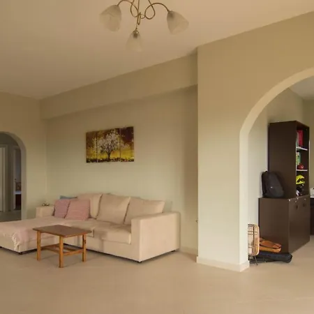 Lovely 3-bedroom Unit With Alluring Views *