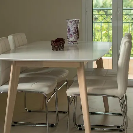 Apartman Lovely 3-bedroom Unit With Alluring Views Kalamáta