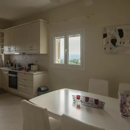 Lovely 3-bedroom Unit With Alluring Views * Kalamáta