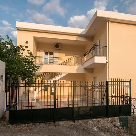 Apartment Lovely 3-bedroom Unit With Alluring Views Kalamata