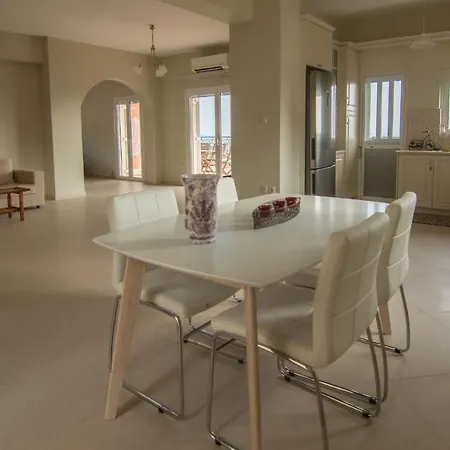 Lovely 3-bedroom Unit With Alluring Views *