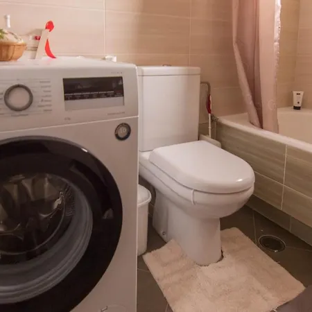 Lovely 3-bedroom Unit With Alluring Views Διαμέρισμα *