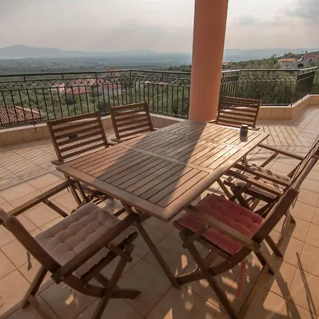Lovely 3-bedroom Unit With Alluring Views Διαμέρισμα Καλαμάτα